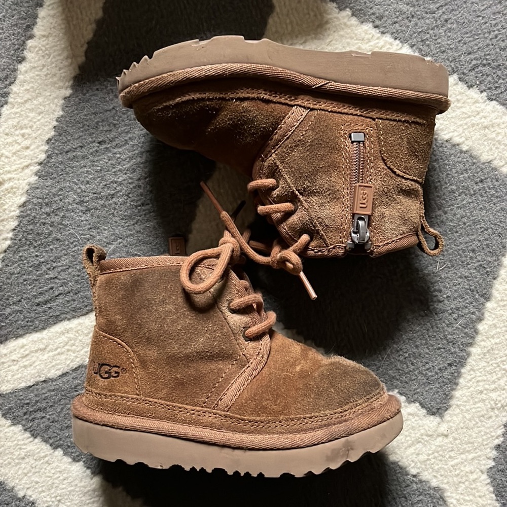 SOLD - Ugh unisex toddler size 8